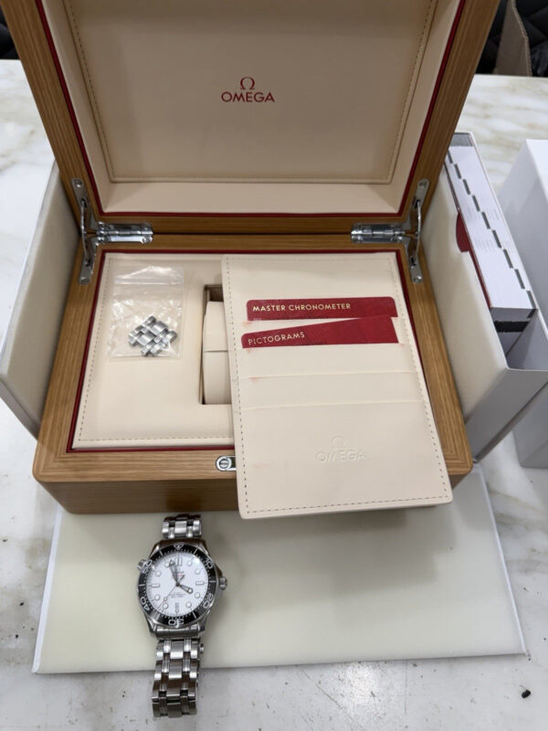 57_39615395-e1fe-4ed1-b5cc-c8fb7ed69624 Omega Seamaster Steel White Dial 42mm Automatic Watch 210.30.42.20.04.001