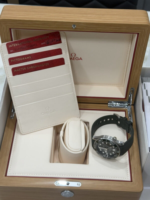 Omega Seamaster Diver Steel Green Dial 42mm Automatic Watch 210.32.42.20.10.001