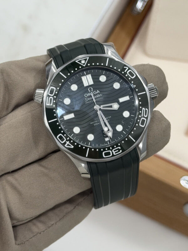 Omega Seamaster Diver Steel Green Dial 42mm Automatic Watch 210.32.42.20.10.001