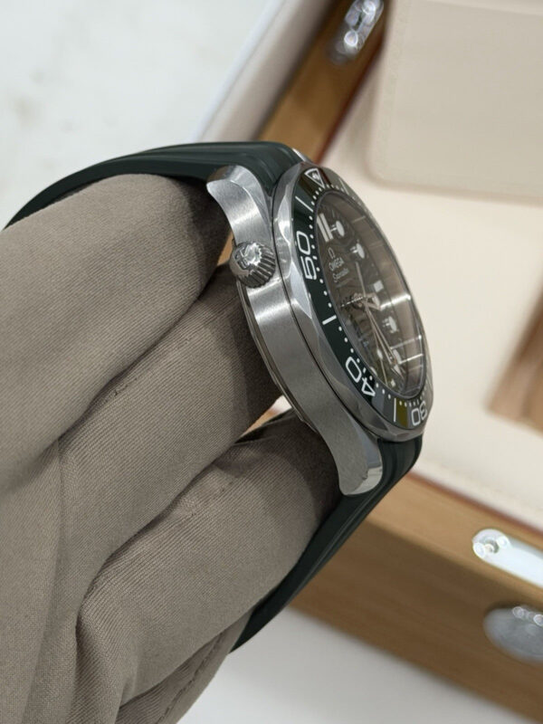 Omega Seamaster Diver Steel Green Dial 42mm Automatic Watch 210.32.42.20.10.001