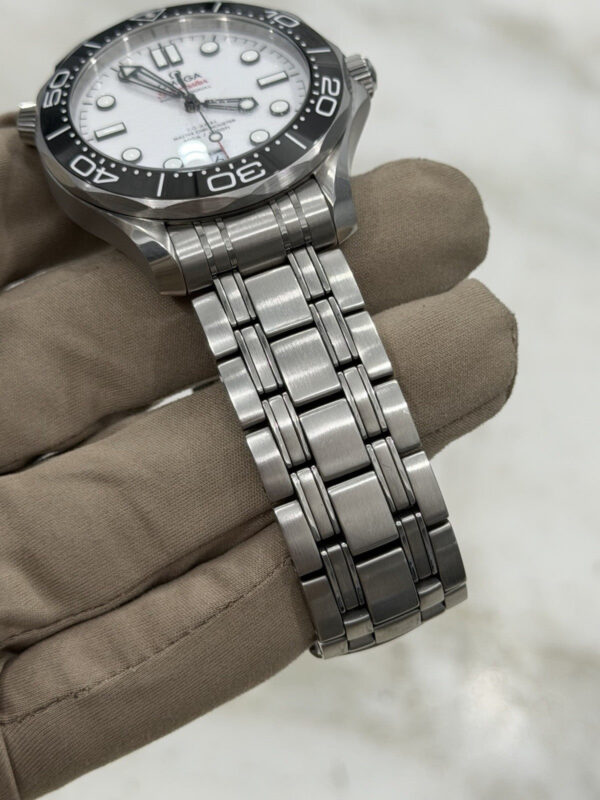 57_f60f9c79-7fdf-4212-9567-9a433d3d1343 Omega Seamaster Steel White Dial 42mm Automatic Watch 210.30.42.20.04.001